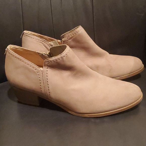 SOLD!!! NATURALIZER Zarie Nubuck Leather Womens Booties - Size 12W - Picture 1 of 9